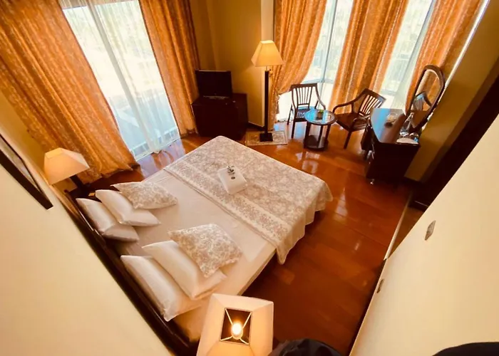 Vela Restaurant Hotel *